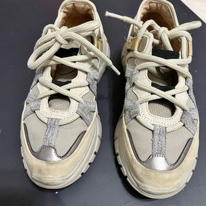 Beautiful sneakers made in Portugal. Size 7